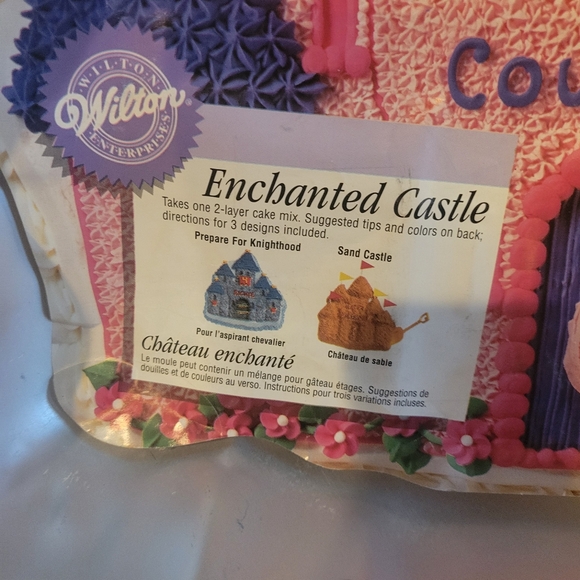 Vintage Wilton Enchanted Castle Cake Pan - Picture 2 of 7